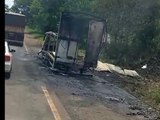 Vídeo mostra como ficou caminhão destruído por explosão de fogos de artifícios