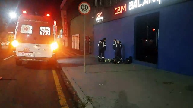 Homem é socorrido após ser encontrado caído na Rua Paraná