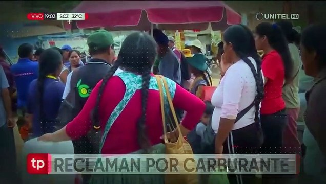 Camiones cisternas con combustible llegaron a Caranavi, pero las filas continúan