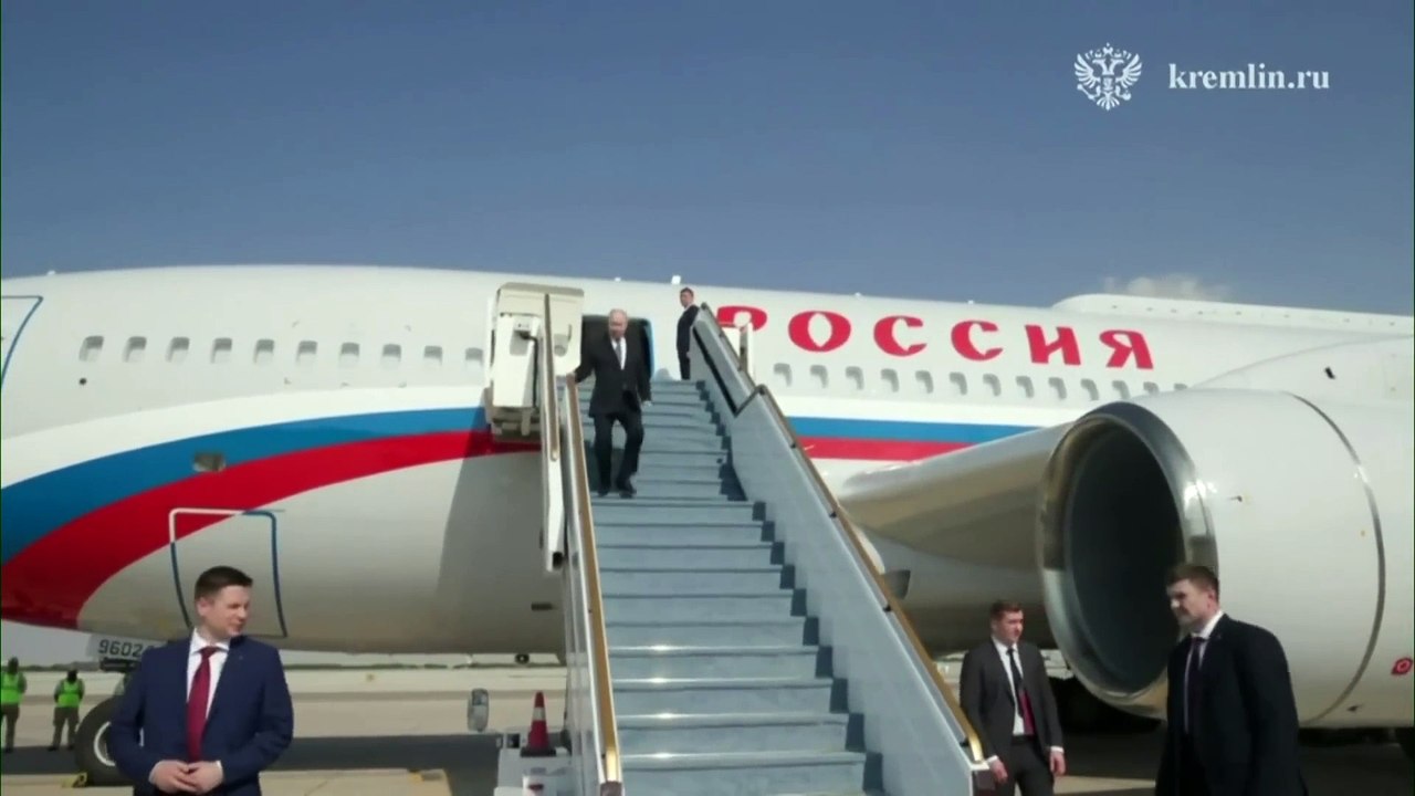 Vladimir_Putin_Arrives_in_UAE_to_Begin_Rare_Foreign_Trip(1080p)
