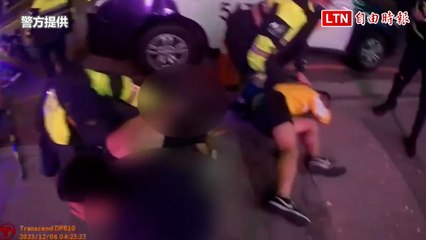 荒唐！一句話引發10多人大亂鬥 台中警對空鳴槍噴辣椒水制伏(警方提供)