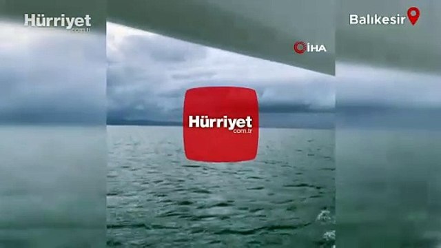 Balıkesir’in Ayvalık ilçesi açıklarında oluşan hortum böyle görüntülendi