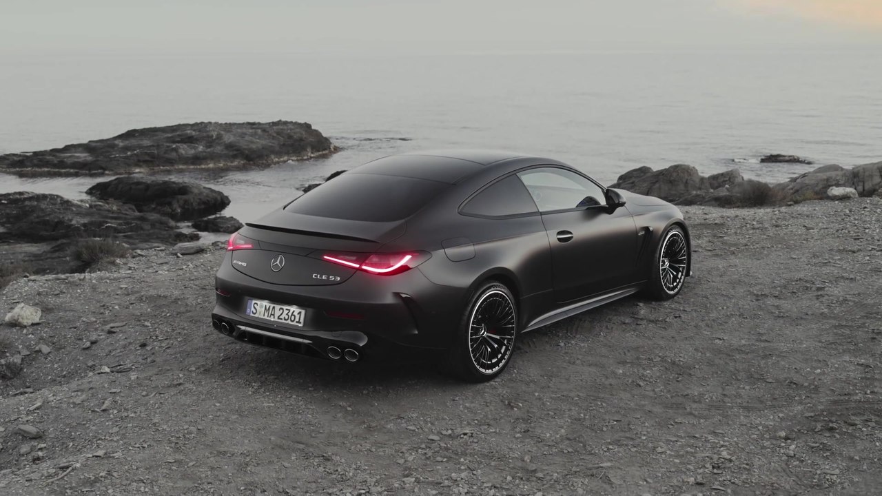 Das Mercedes-AMG CLE Coupé - AMG Performance Lenkrad im Doppelspeichen-Design