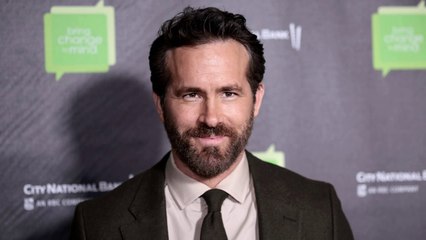 Télécharger la video: Ryan Reynolds 'Leaks' New Deadpool 3 Set Photos