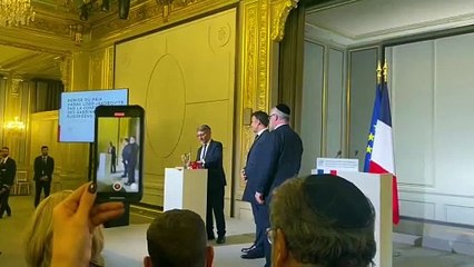 Après avoir refusé de marcher contre l'antisémitisme, Emmanuel Macron a célébré pour la 1ère fois de l'histoire Hanouka à l'Elysée provoquant la colère à droite comme à gauche