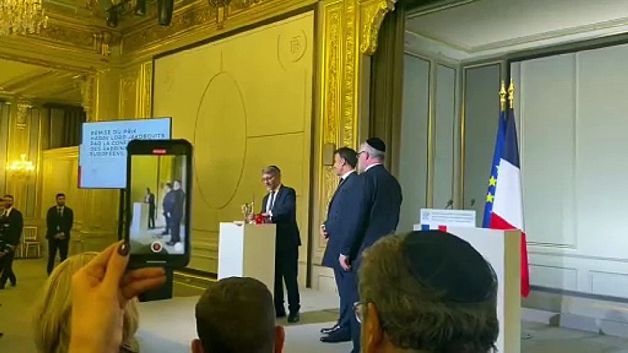 Après avoir refusé de marcher contre l'antisémitisme, Emmanuel Macron a célébré pour la 1ère fois de l'histoire Hanouka à l'Elysée provoquant la colère à droite comme à gauche