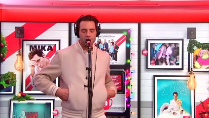 LIVE - Mika interprète "C'est La Vie" dans Le Double Expresso RTL2 (08/12/23)