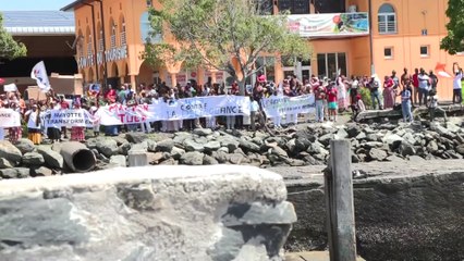 Élisabeth Borne huée lors de sa visite à Mayotte