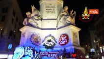 Ecco le corone di fiori sulla statua della Madonna a Piazza di Spagna per l'Immacolata