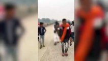 Video: बुजुर्ग मोहम्मद अली ने महिला से की थी बात, मुंह पर कालिख लगाकर जूतों की माला पहनाकर घुमाया