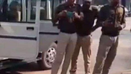 बूंदी: बेखौफ बजरी माफिया, रेत से भरी ट्रैक्टर ट्रोली को लेकर हुए फरार, देखें video