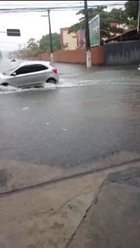 Alagamento na Rua Deputado José Lages, nesta sexta (8)