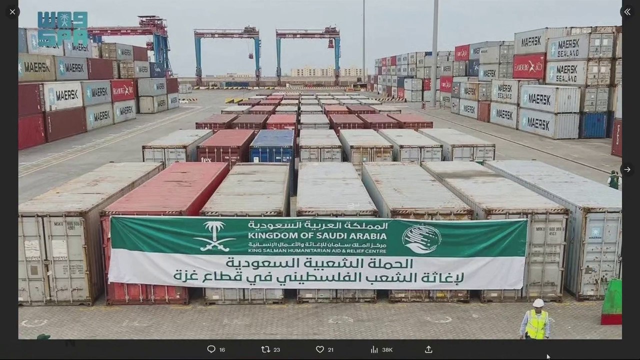 المساعدات السعودية على الباخرة الثالثة لـ #غزة تشمل مواد إيوائية للمتضررين داخل القطاع #السعودية #فلسطين  #العربية