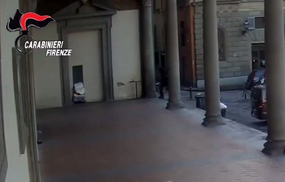 Firenze, clochard appicca il fuoco in piazza Ss. Annnunziata