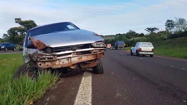 Motorista escapa ileso após colidir em carreta e capotar diversas vezes na BR-467