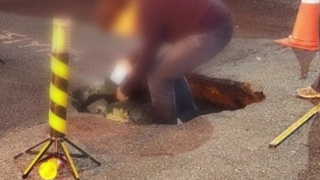 서울 청담역 인근 도로 땅 꺼짐...퇴근길 교통 불편 / YTN