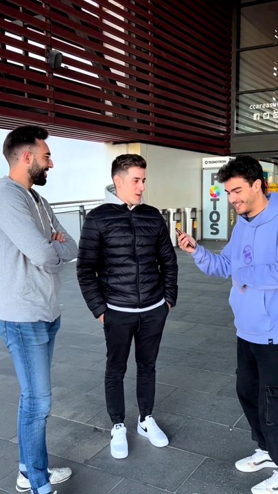 Jules Rey fait chanter des espagnoles en français - video Dailymotion