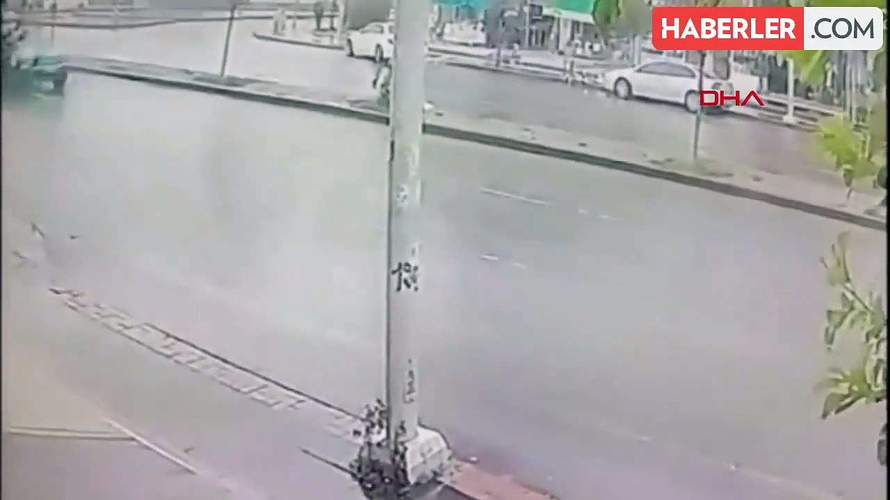 Diyarbakır'da kamyonun çarptığı otomobil metrelerce sürüklendi