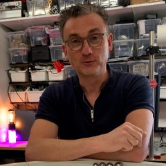 Richard, bricoleur passionné, fabrique tout type d'objets