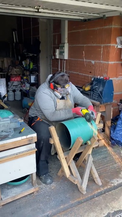 Rémy fabrique des tongue drums : des instruments conçus à partir de bouteilles de gaz