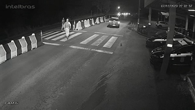 Motorista com caminhonete furtada tenta atropelar policiais para fugir de abordagem na BR-277