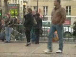 alimentando las palomas