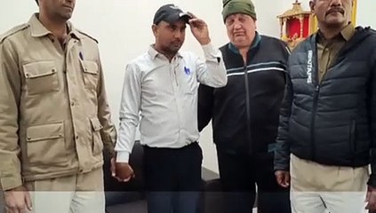 दोस्त की जगह परीक्षा देते क्लिनिक संचालक पकड़ा