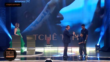 Troféu Mesa Redonda: Tchê Tchê é destaque do Botafogo