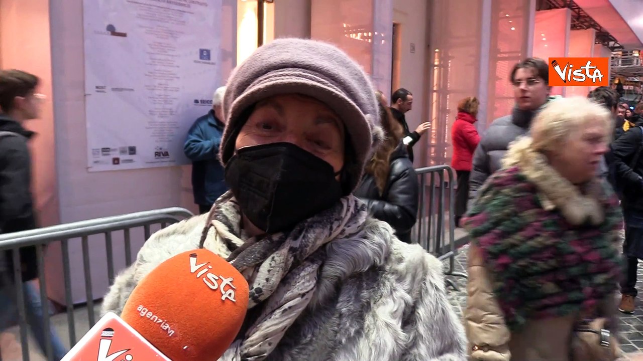 Festa dell'Immacolata, le voci a piazza di Spagna: "Non ho visto il Papa, ma prego la Madonna"