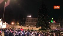 Il countdown per l'accensione dell'albero di Natale di Roma in piazza del Popolo