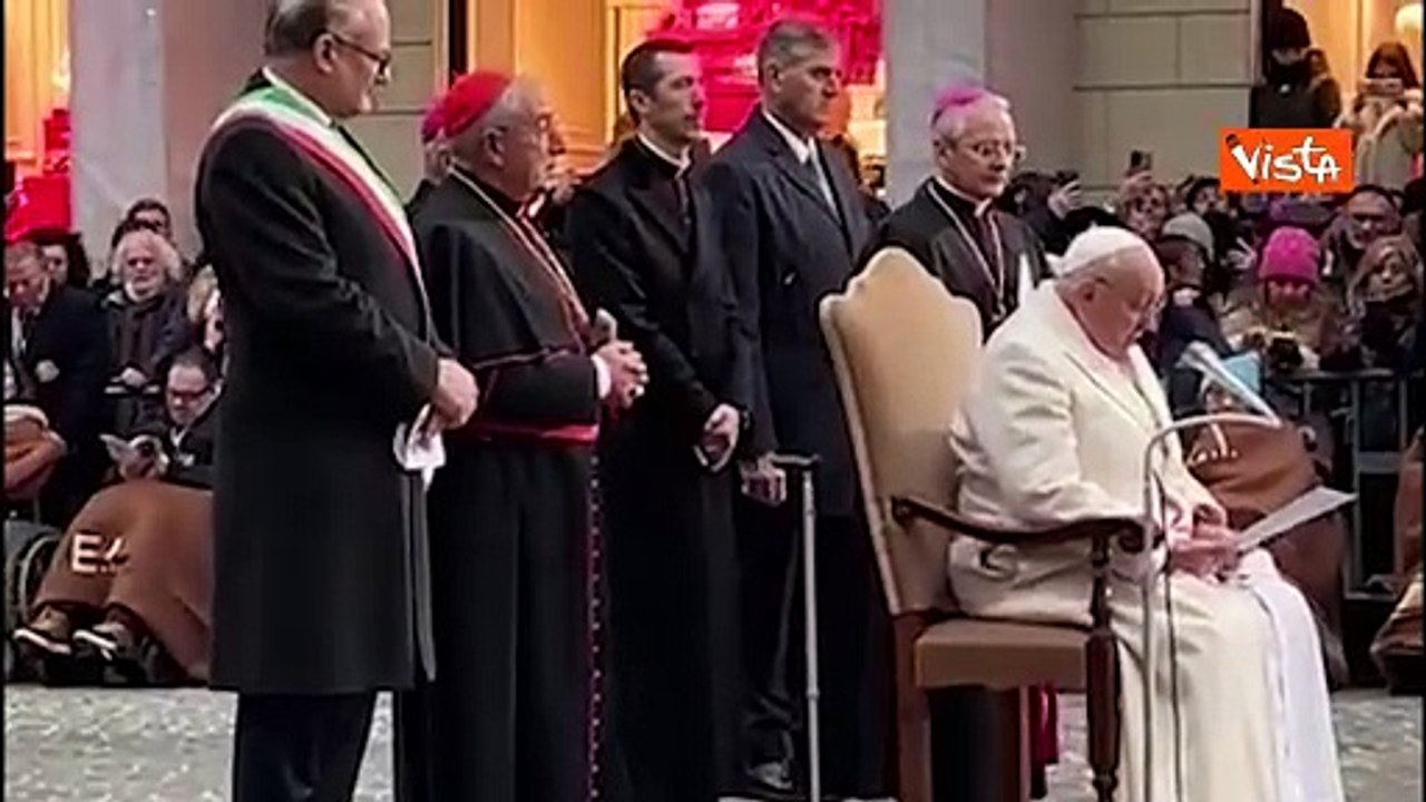Papa a Piazza di Spagna per il tradizionale omaggio alla Madonna