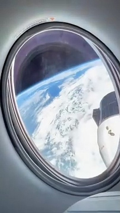 Mind blowing view of Earth from the SpaceX Crew Dragon once in orbit