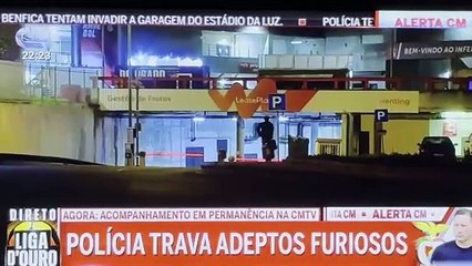 Adeptos invadem