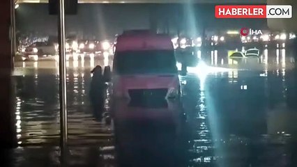 Gaziantep'te Sağanak Yağış Hayatı Felç Etti