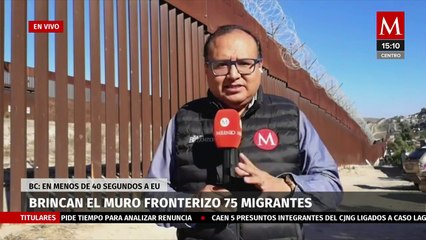 Migrantes cruzan muro metálico de México desde Baja California a Estados Unidos