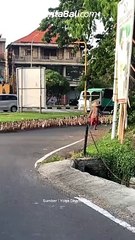 SUASANA DI JALAN BY PASS IDA BAGUS MANTRA 