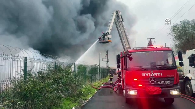 Kocaeli'de lojistik fabrikasında yangın