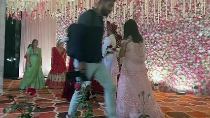 पिस्टल कलर के लहंगे में विदेशी दुल्हन का निखरा रूप, देखे वीडियो