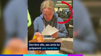Ses amis lui offrent la meilleure surprise pour ses 30 ans
