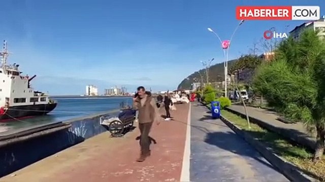 Artvin'de karaya oturan geminin onarım çalışması sürüyor