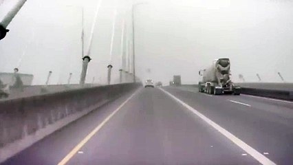 Ce conducteur en panne évite le pire sur l'autoroute