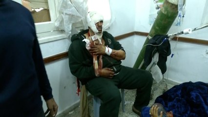 بسبب انعدام المواد الطبية.. أطباء يضطرون لبتر أعضاء المصابين