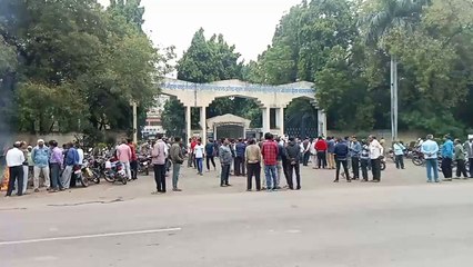 वीडियो स्टोरी : अवार्ड प्राप्त सूतमिल में श्रमिकों ने क्यों किया हंगामा, जानें