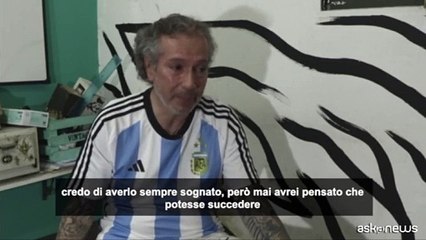 Argentina, si fa tatuare Milei: "La mia promessa in caso di vittoria"