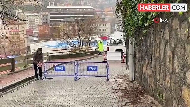 Heyelanda hastane yolu çöktü, giriş çıkışlar araç ve yayalara kapatıldı