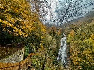 Güzeldere Şelalesi Tabiat Parkı her mevsim ilgi topluyor