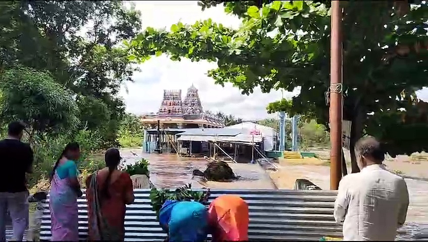 கோவை கனமழை எதிரொலி; பாலாற்றில் ஏற்பட்ட வெள்ளப்பெருக்கால் ஆஞ்சநேயர் கோவிலுக்கு செல்ல தடை