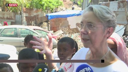 Mayotte : en visite éclair, Élisabeth Borne est rattrapée par l'exaspération des citoyens