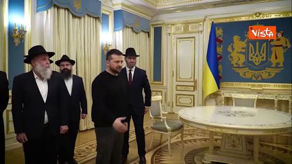 Zelensky accende candele di Hanukkah