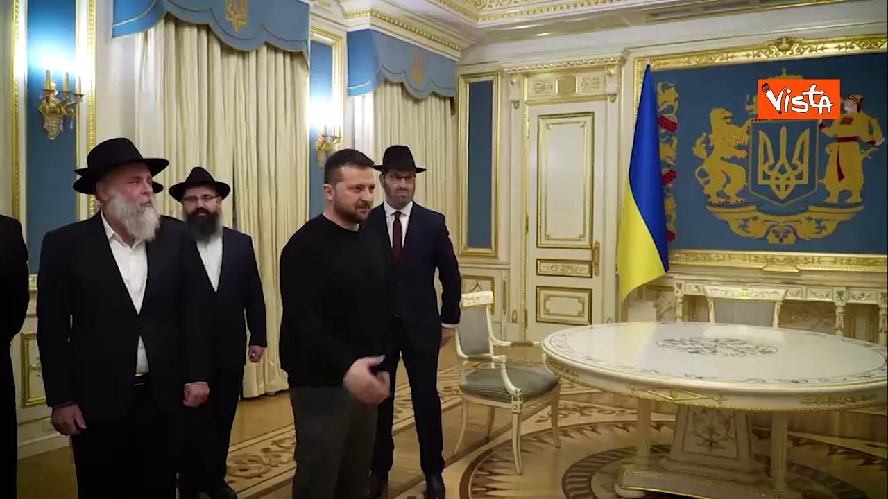 Zelensky accende candele di Hanukkah